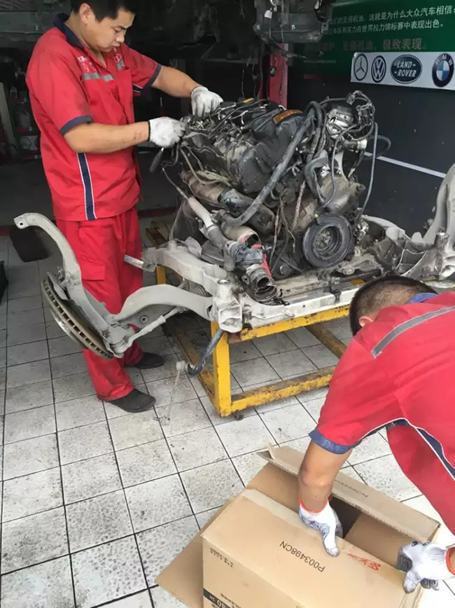 汽車車窗玻璃保養(yǎng)有什么要注意的？