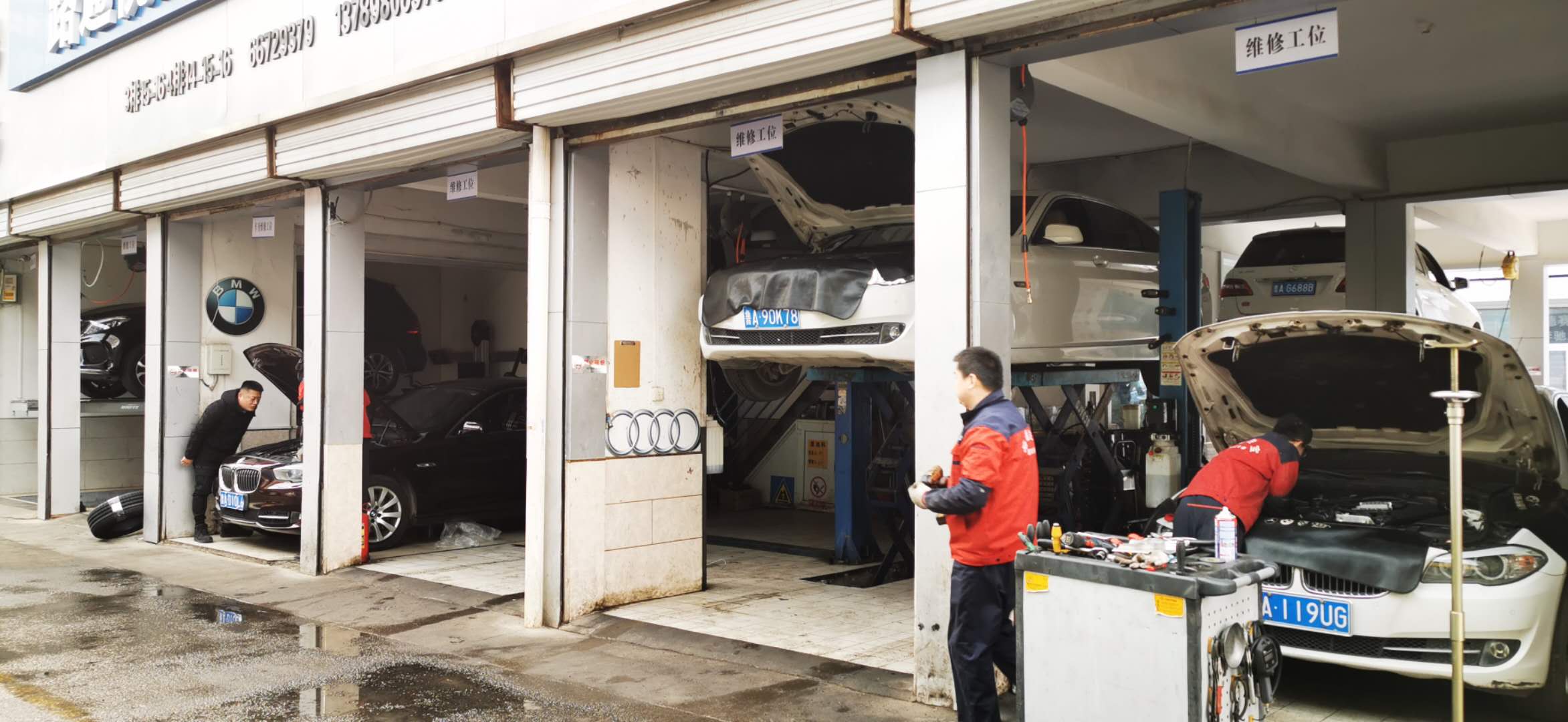 給汽車加油時不要讓機(jī)油溢出來！