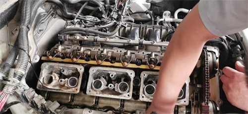 汽車(chē)發(fā)動(dòng)機(jī)怠速抖動(dòng)是什么原因引起的？